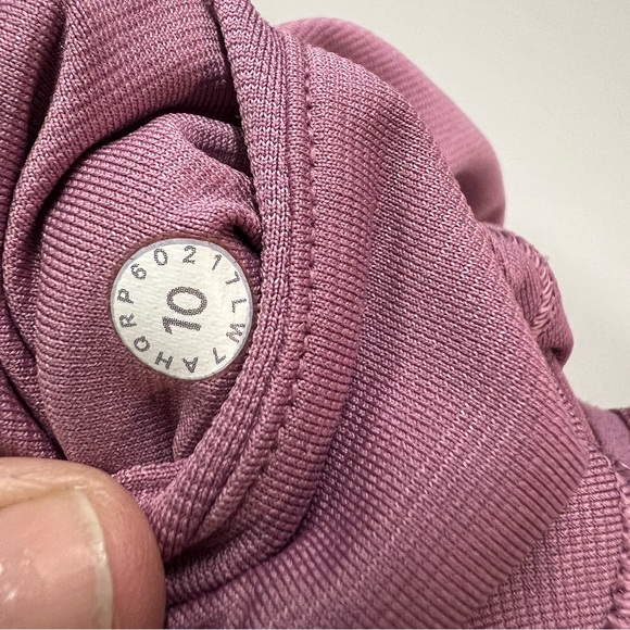 Lululemon 🍋 Hotty Hot Short II *2.5" Inseam Size 10 - Picture 7 of 9